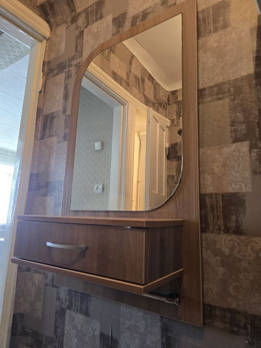 Продам полочку с зеркалом