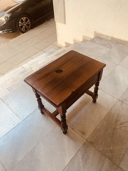 Датска масичка от дърво с малко чекмдже