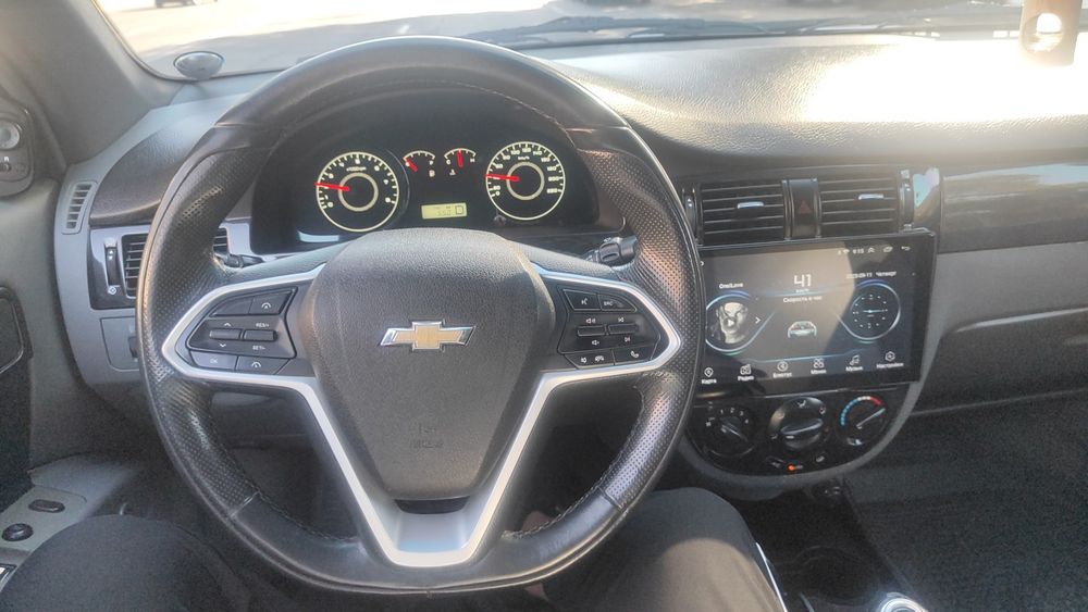 Lasetti 1.6 avtomat, 2013 yil srochna