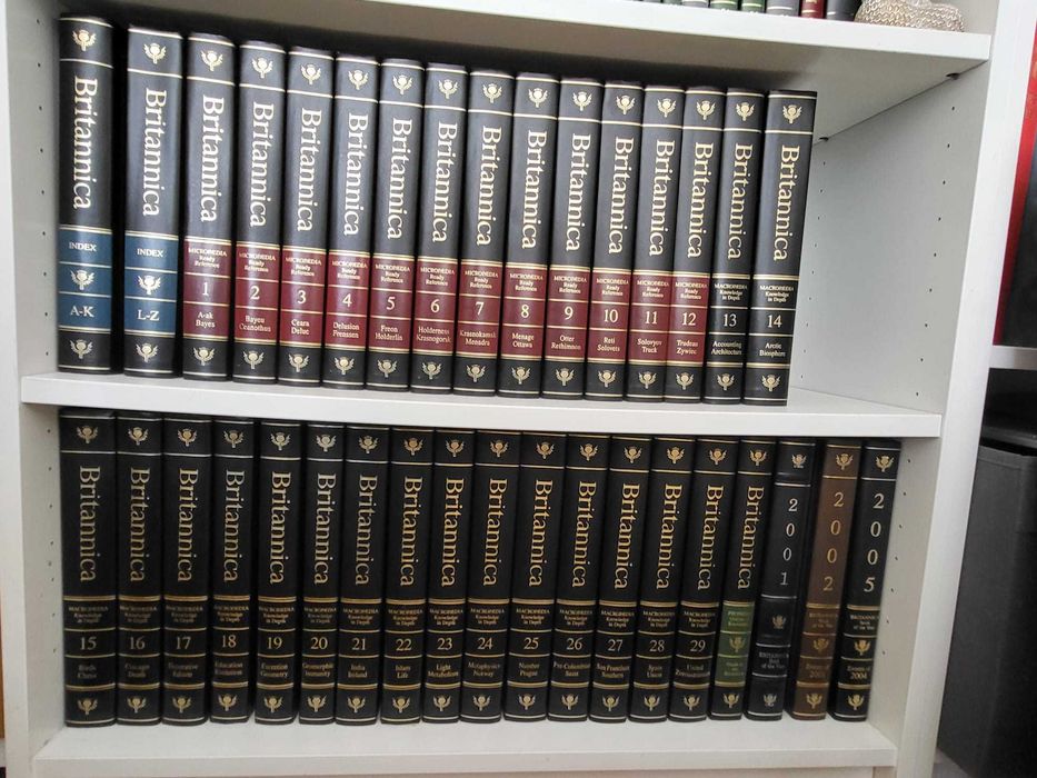 Encyclopaedia Britannica - colectie de 32 volume & anuare