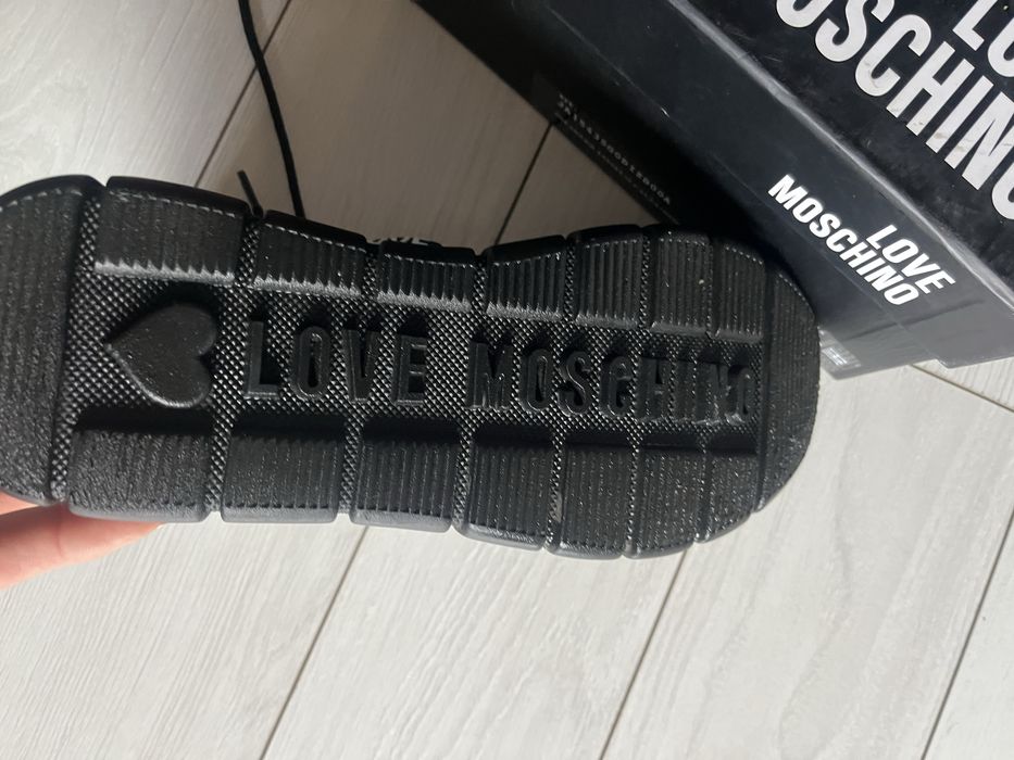 Маратонки loveMoschino