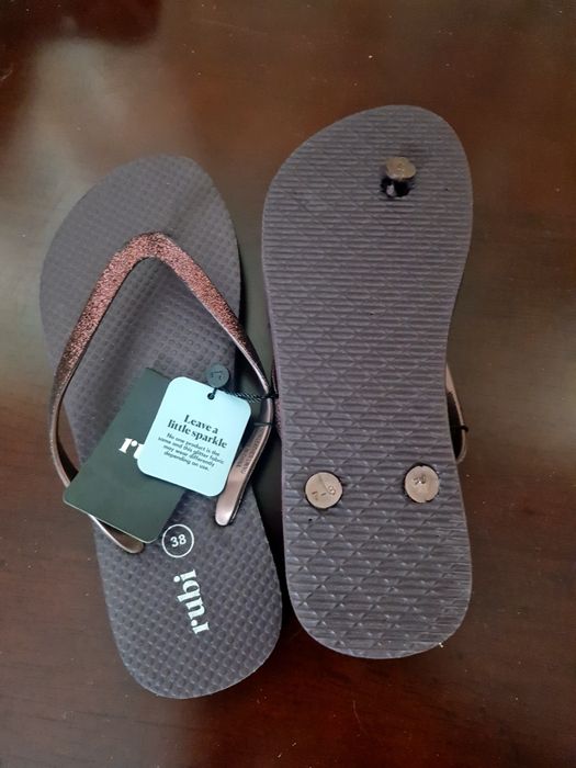 Продам женские сланцы. Женская обувь. Подарок на 8 марта!