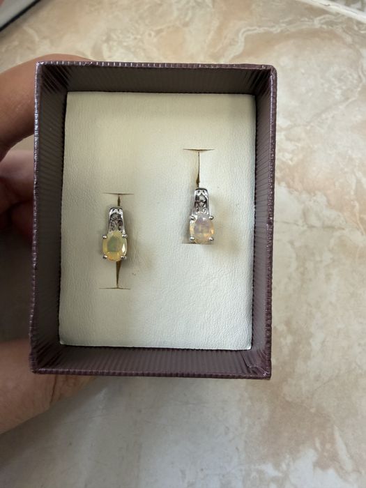 Серебряные серьги с опалом