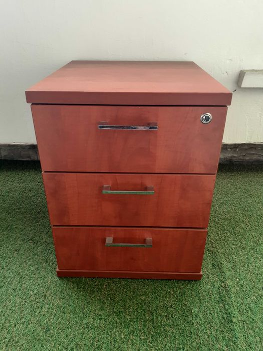 Dulapior cu trei sertare