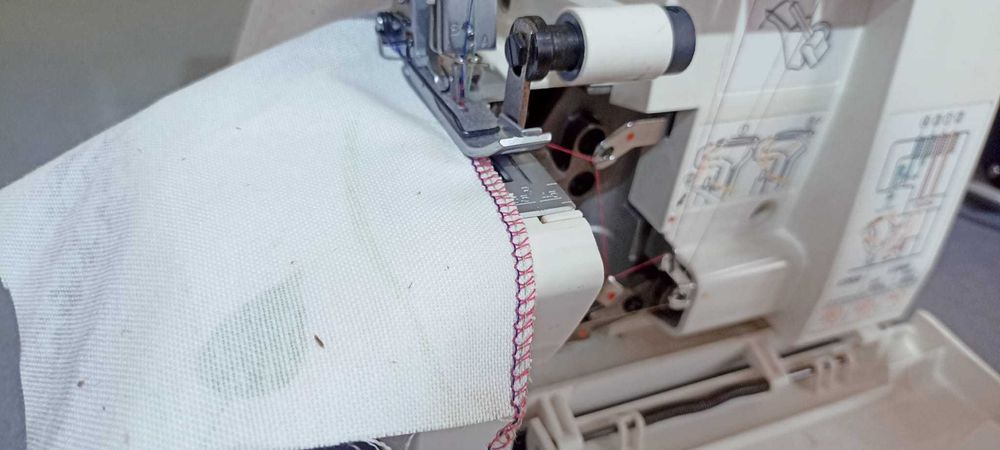 Masina de surfilat Singer  piese metalice