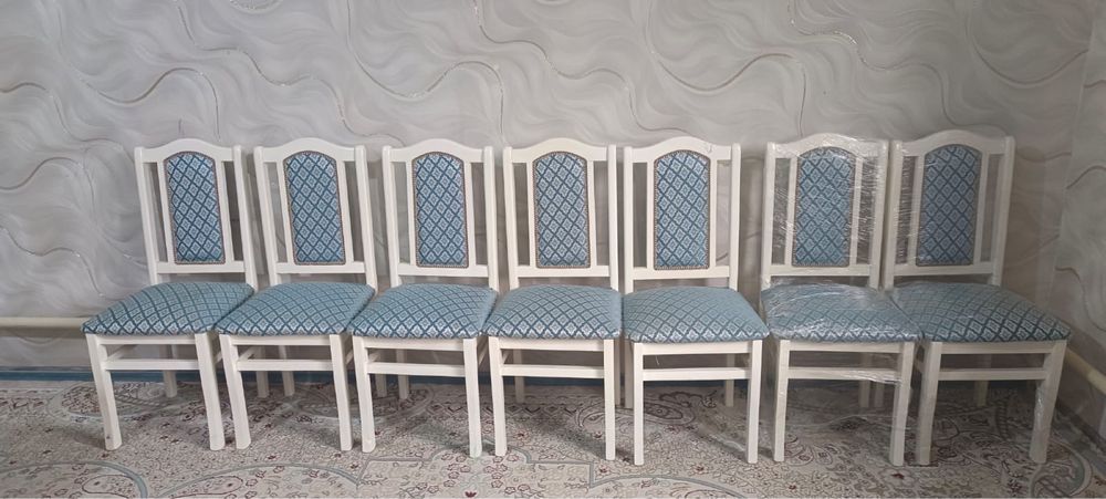 Стол,стулья качественные