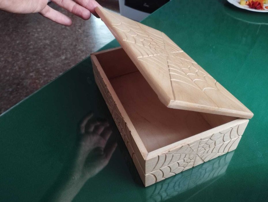 Шкатулка из дерева (ручная работа)