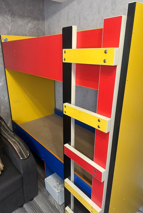 Продам двухъярусную детскую кровать!