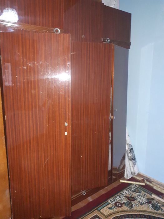 Shkaf sotiladi rassiski