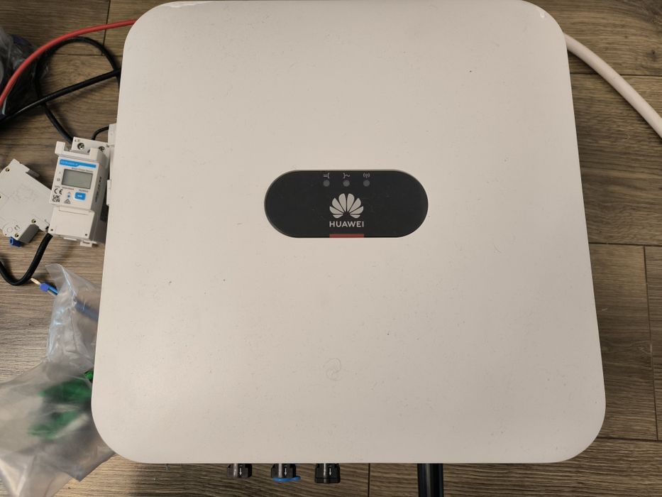 Vând invertor Huawei 3kw