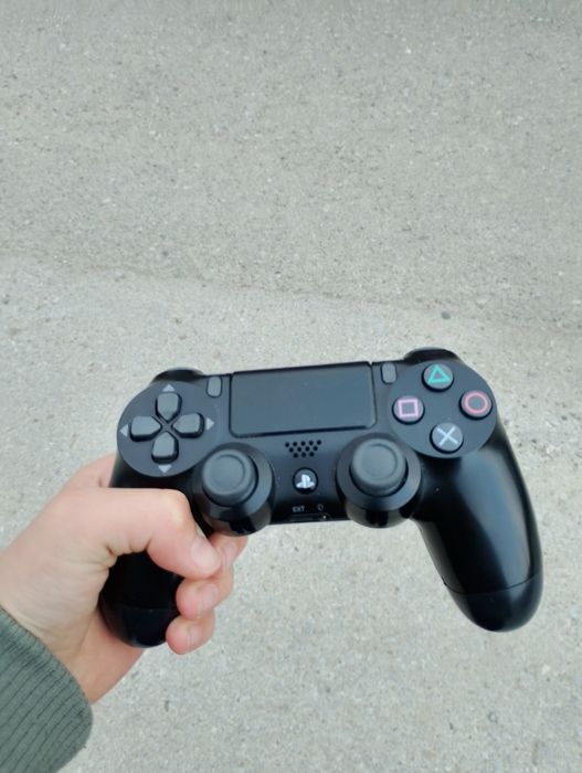 Vând controller PS4 perfect funcțional