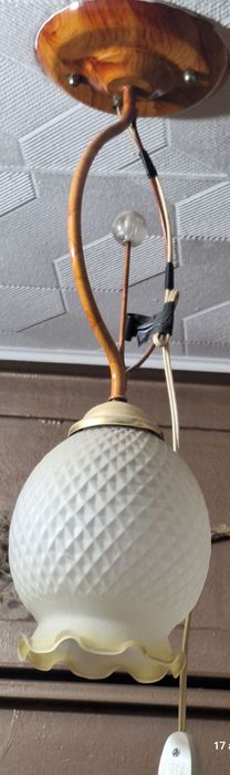 Продам    люстру, бра  в отличном состоянии.