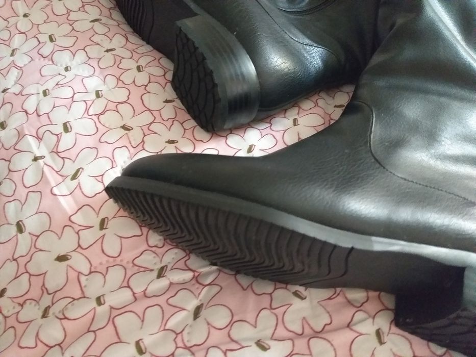 Продаю длинные сапоги (ботфорты)