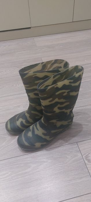 Резиновые сапоги