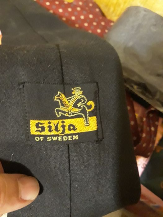 14 вратовръзки, някои нови, други ползвани