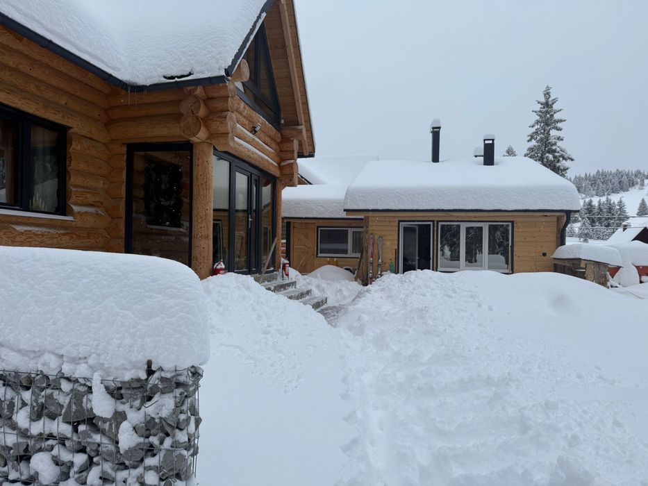 Cabană 75 mp amprentă X 2 teren 250 mp de vanzare Vartop-Arieseni