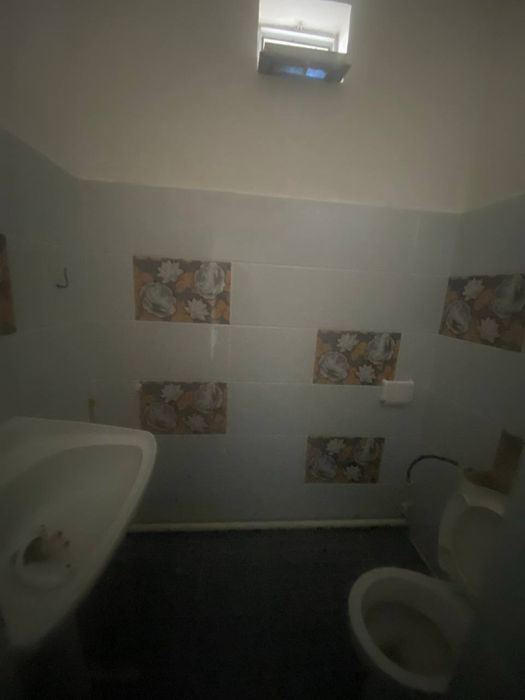 Uy arendaga beriladi,sotiladi 1.3 sotiq 4 xona