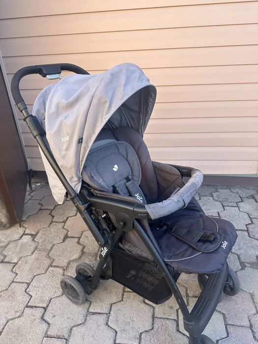 Продается коляска Joie
