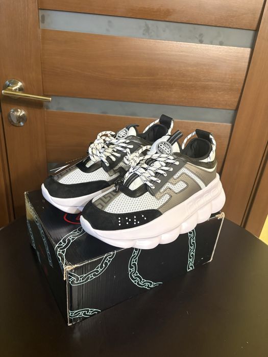 Versace chain reaction