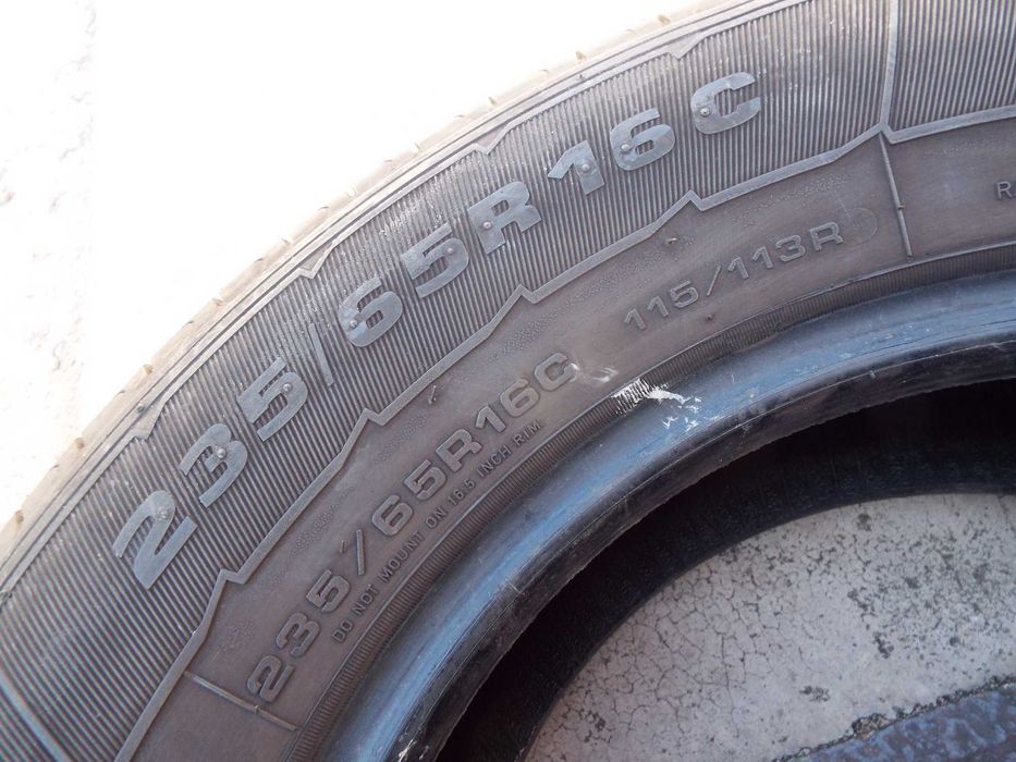 vand 2 anvelope 235/65/16C goodyear marathon pret 500ron ambele