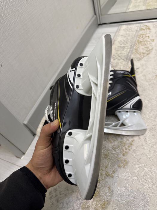 Хоккейные коньки CCm