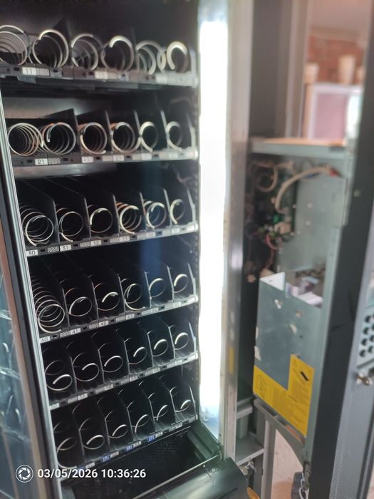 Вендинг машина Снаки Макс