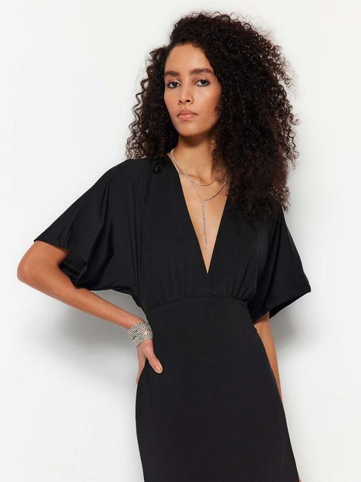 Коктейлна черна копринена рокля