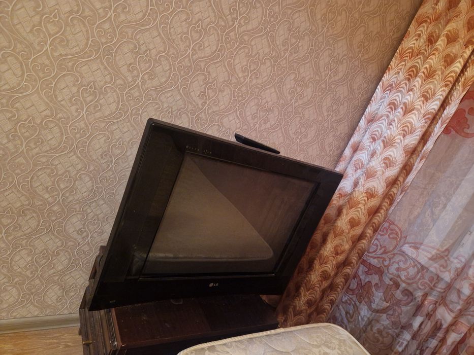 Отдам телевизор 58х77