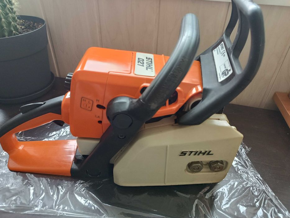 Бензинова резачка Щил 021