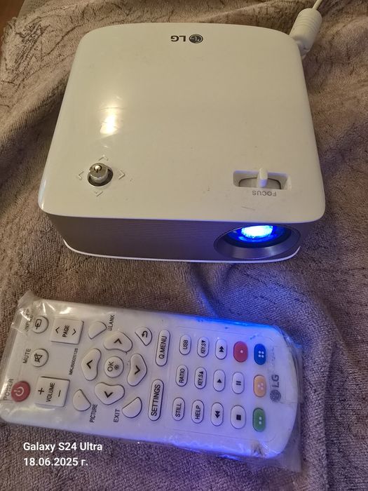 LED мини проектор LG PH150G с батерия