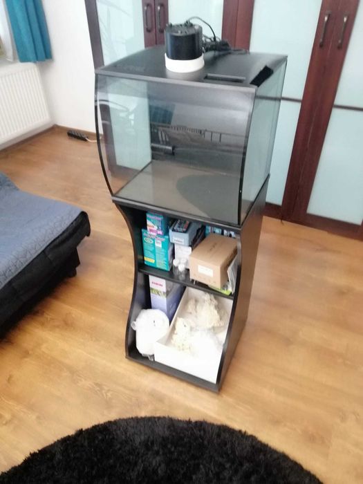 Nou, nefolosit! Acvariu Fluval 57 l forma arcuita, cu iluminare Led, filtru, pompa + Dulap inferior + Extra incalzitor, filtre