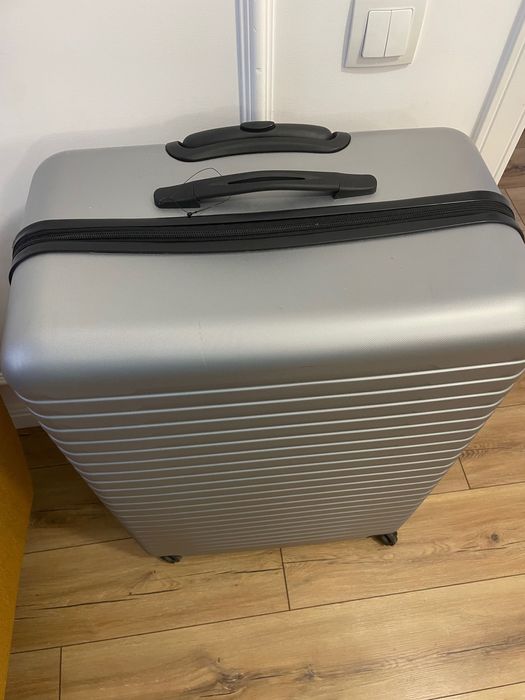 Продам классный чемодан