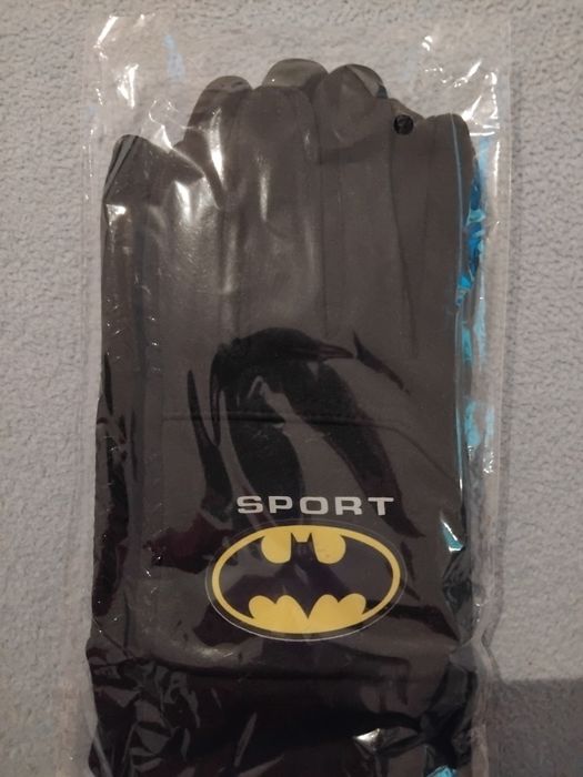 Manusi Batman produs nou sigilat