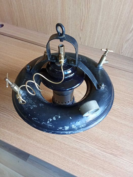 Lampă de tavan pe benzină  cu rezervor presurizat