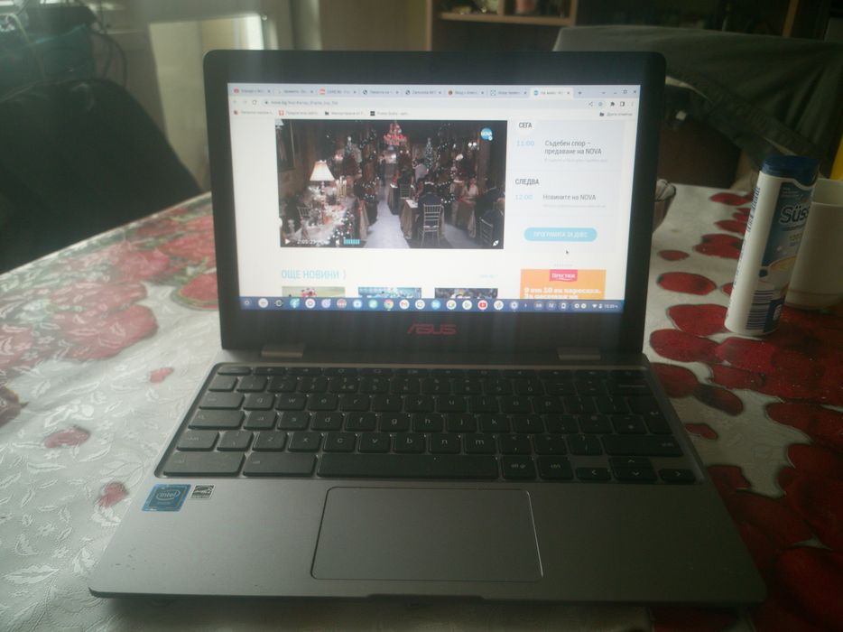 Лаптоп Asus chrome book