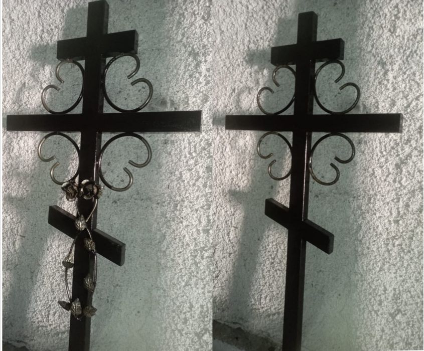 Оградки, столики, кресты, лавочки.