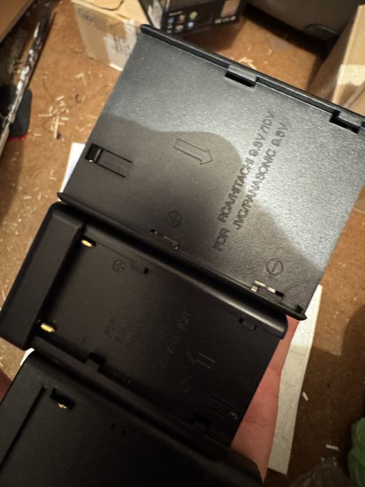 Ретро зарядно с адаптери за видеокамери