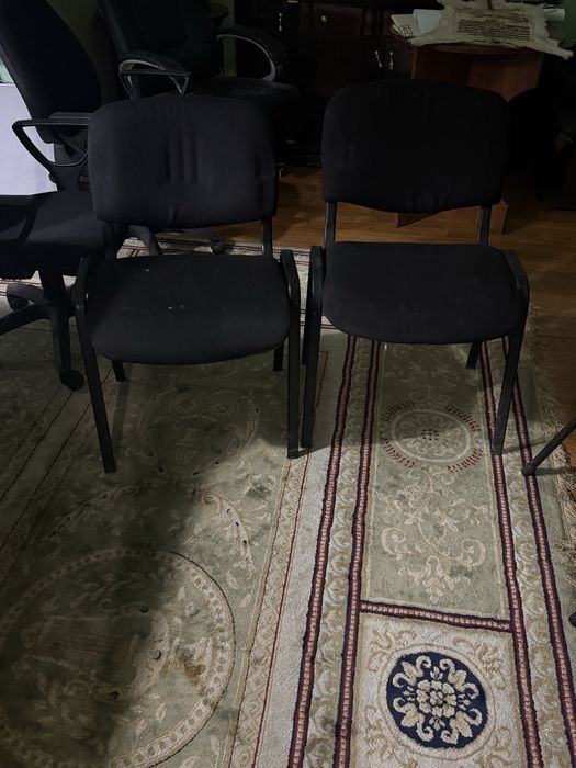 Офисная мебель , кресло стулья .