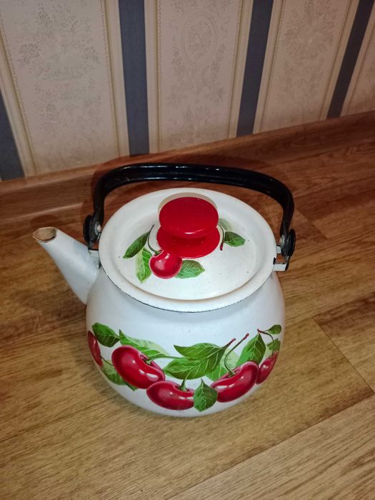 Продам чайник на 3 л в хорошем состоянии