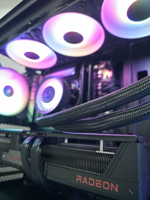 PC Gaming Ryzen 7 9800X3D RX 9070 XT 16GB