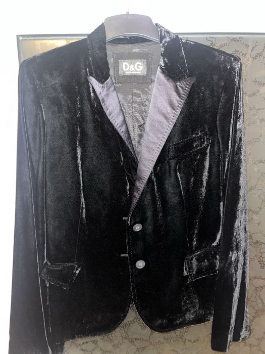 Сака на Dolce & Gabanna,Boss,Versace и Max Mara