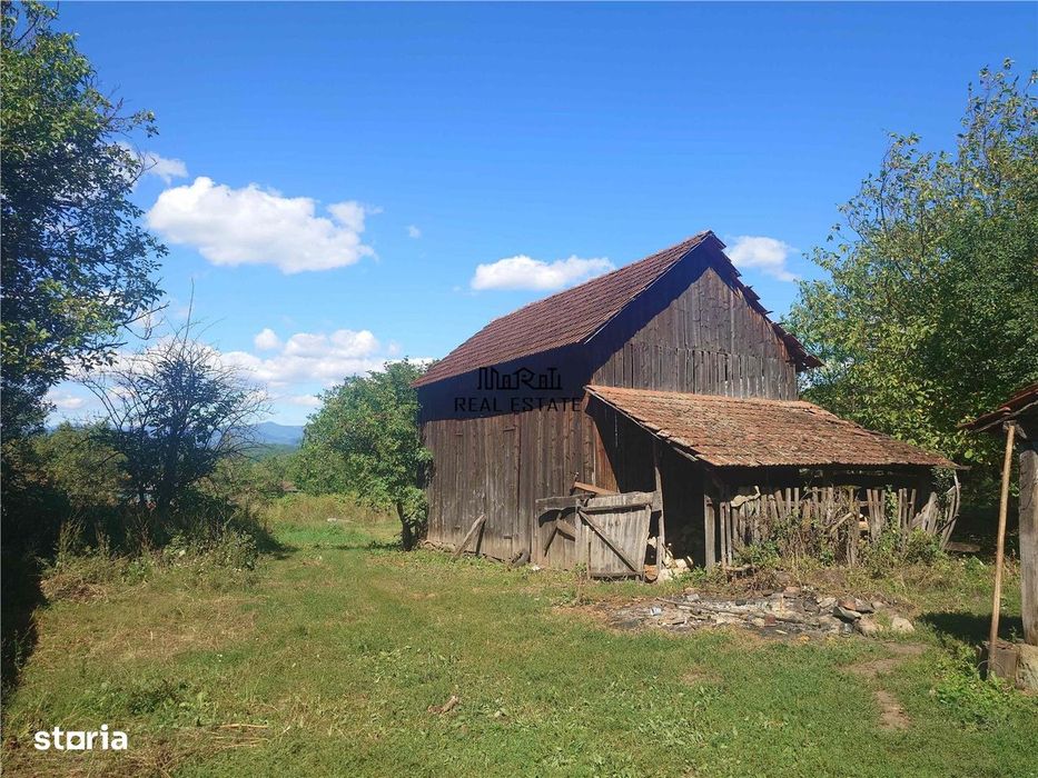 Teren intravilan si cladiri in Lunca