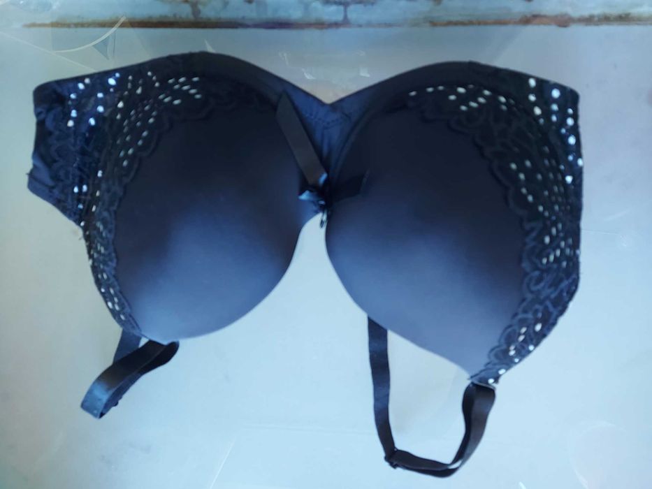 Сутиени големи размери 90 D