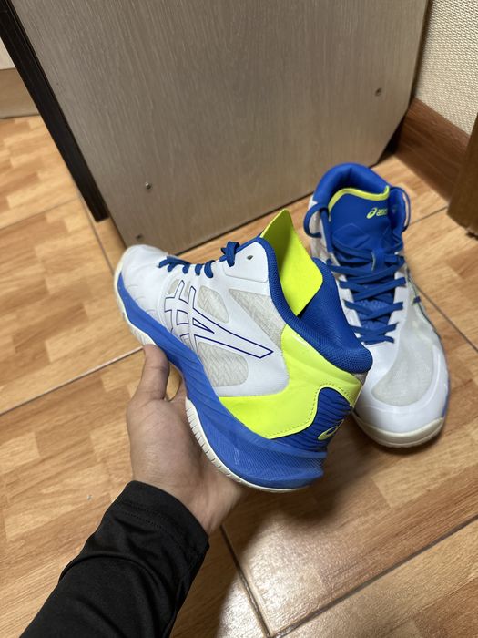 Asics кроссовки