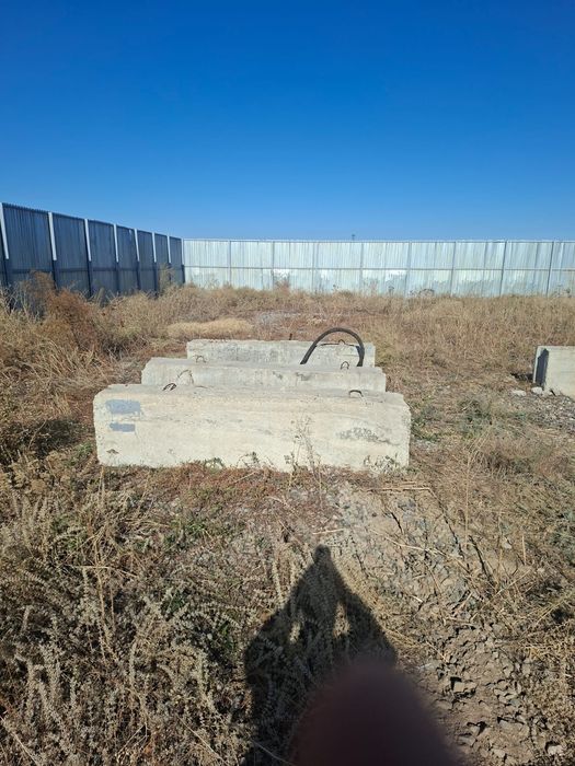 Продам бетонные блоки 13 штук