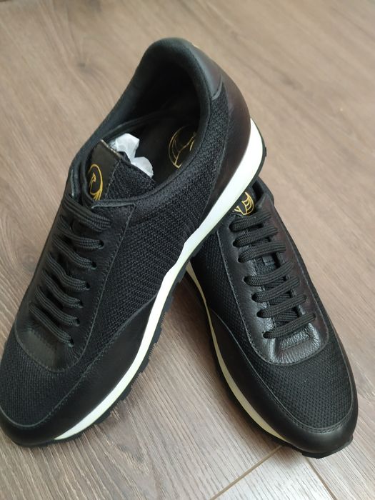 Эркаклар оек кийими сотилади