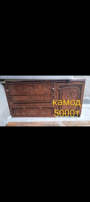 Шкаф, стол камод, диван