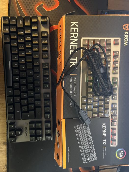 Krom Kernel TKL RGB – механична клавиатура
