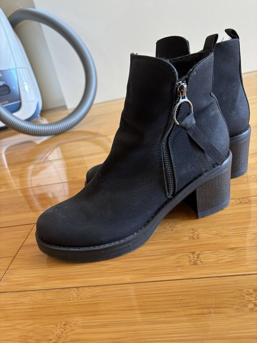 Дамски боти с дебел ток