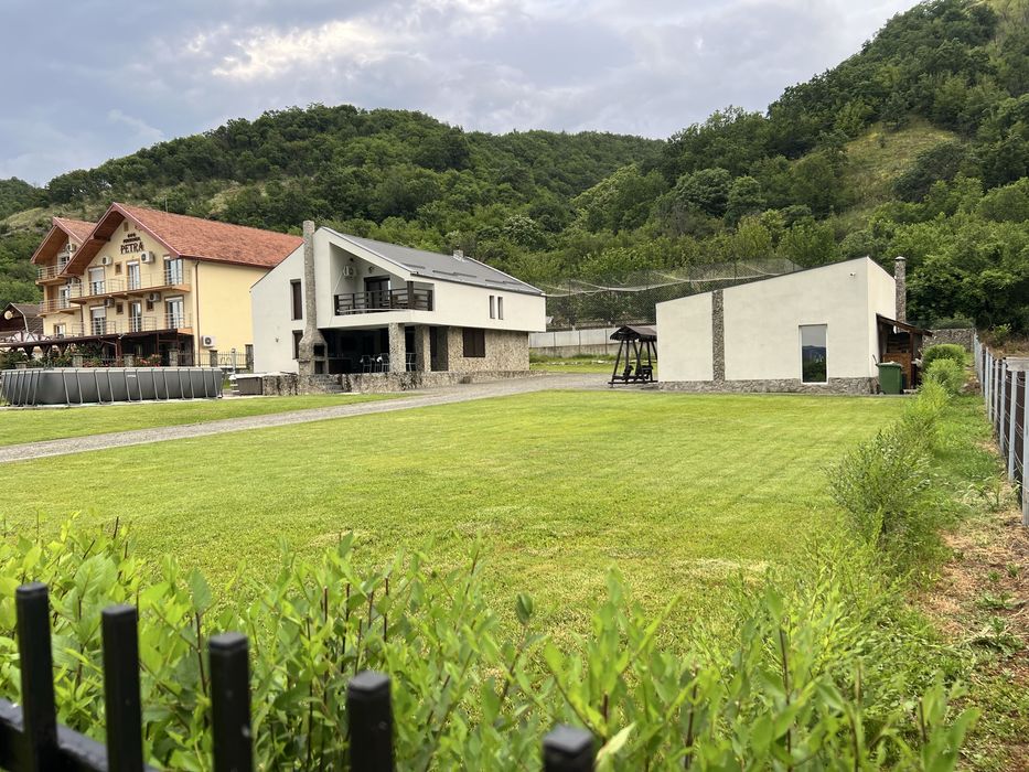 Vand casă cu acces la Dunare